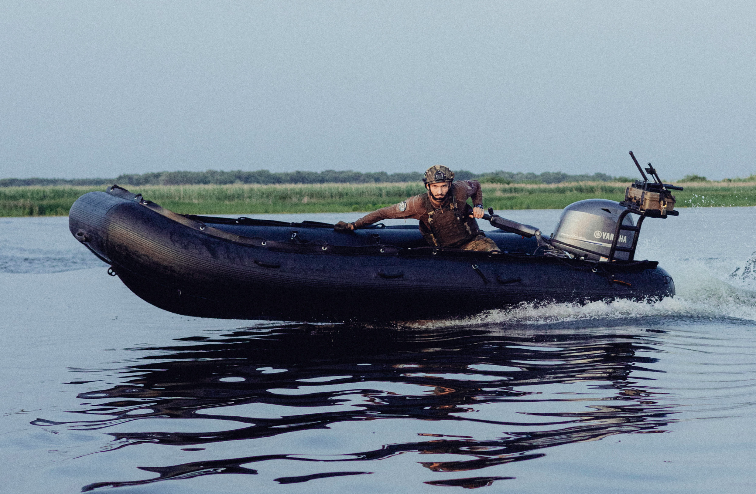 Een professionele AQUASPIRIT met militaire bemanning